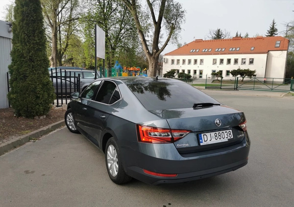 Skoda Superb cena 99015 przebieg: 91000, rok produkcji 2018 z Nieszawa małe 254